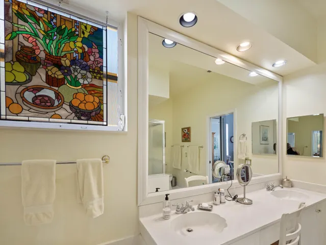 OWNER'S ENSUITE BATH