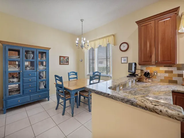 EAT IN BREAKFAST AREA