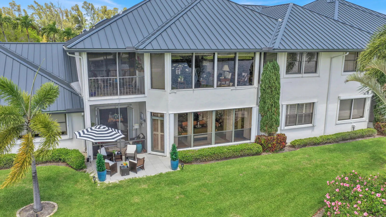 Screen porch & patio