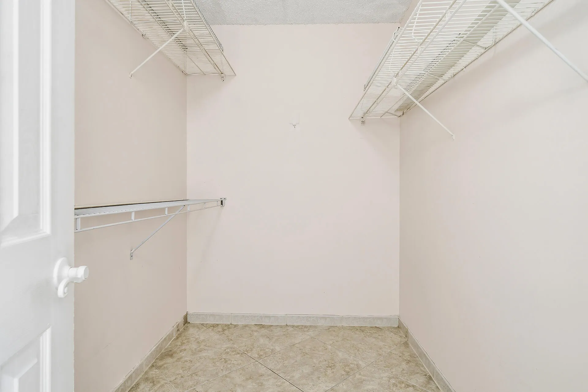 MASTER WALK IN CLOSET