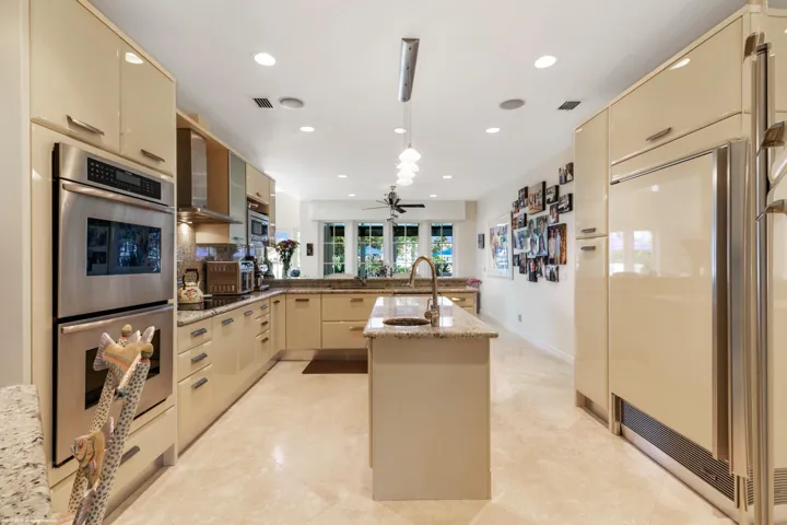 6819 SE South Marina Way 027