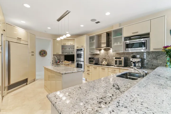 6819 SE South Marina Way 026