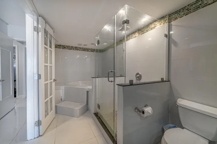 Bedroom1-Bathroom