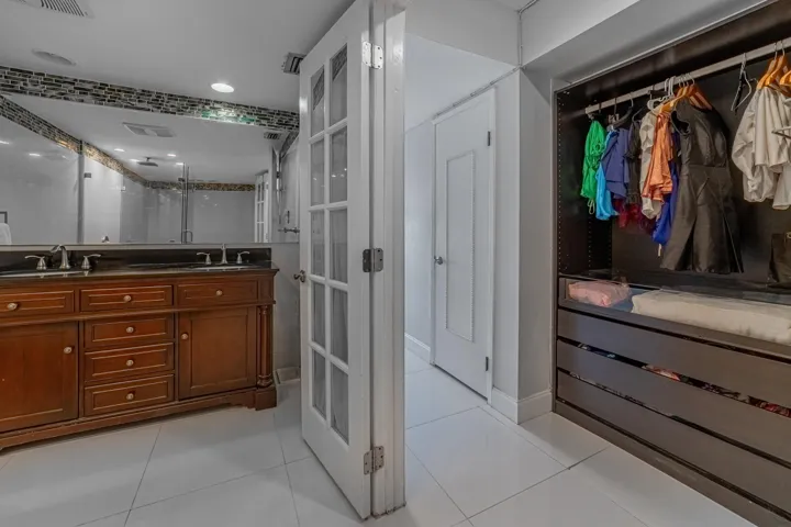 Bedroom1-Bathroom-B