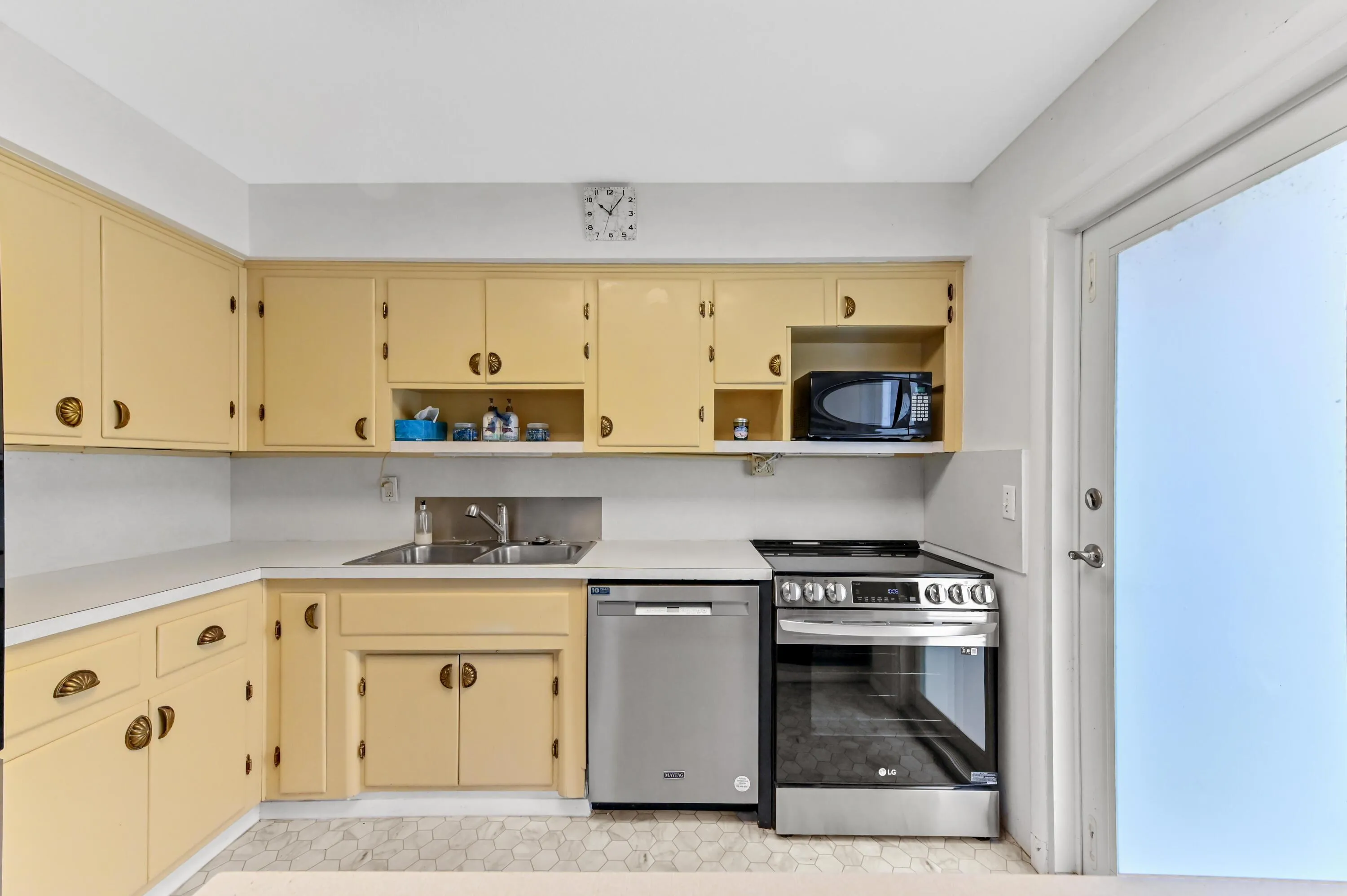 11 Kitchen 01