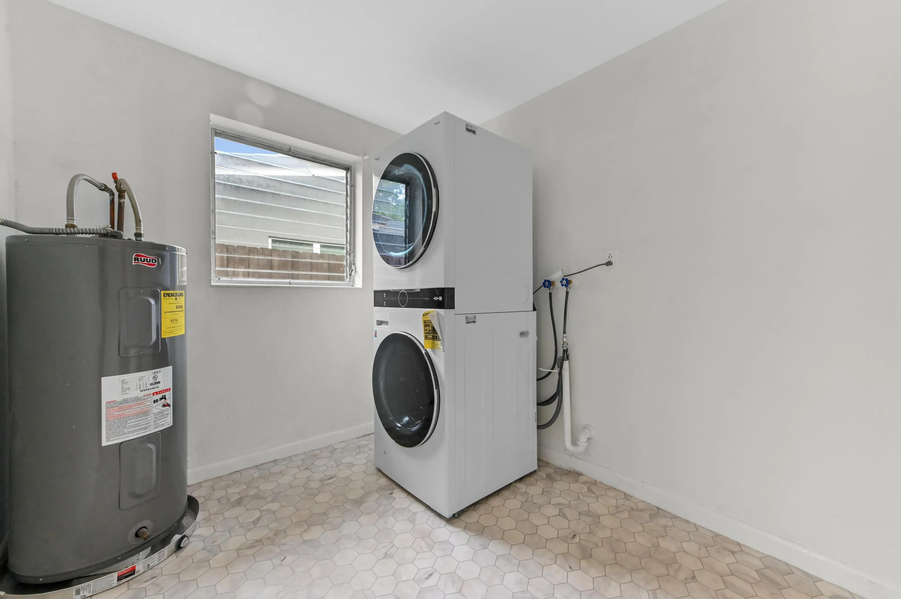 13 Laundry room 01