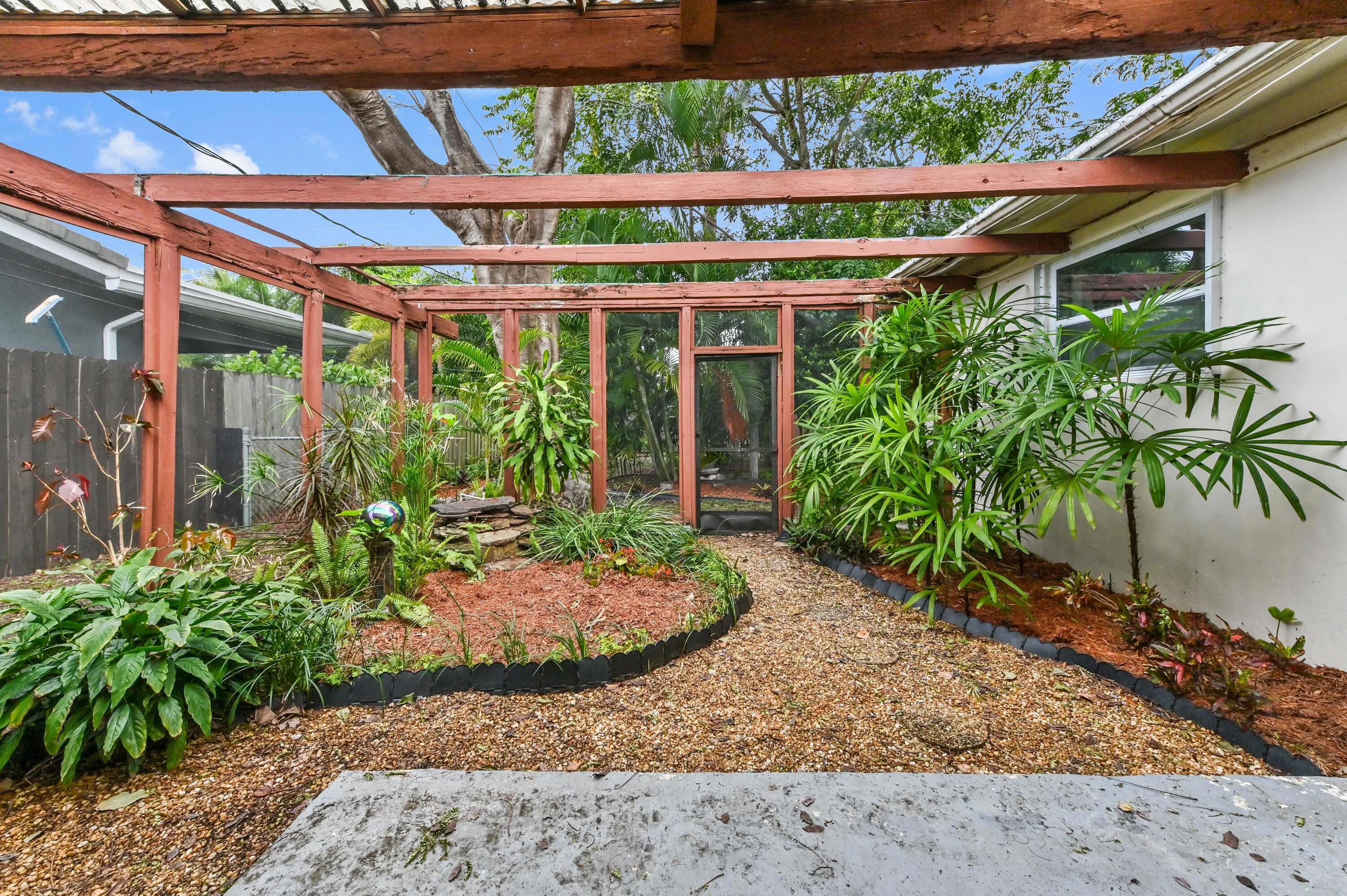 09 patio 02