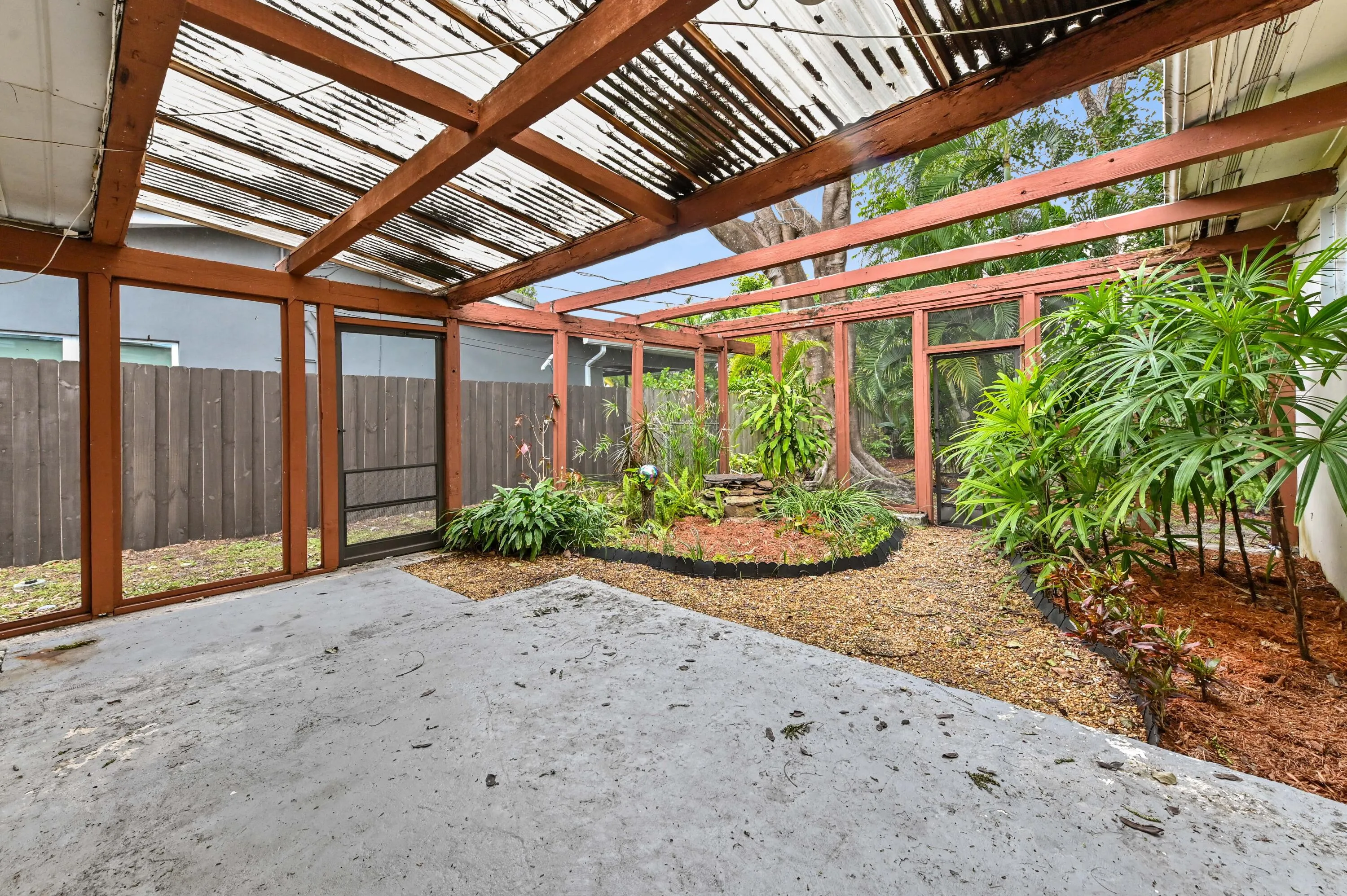 08 patio 01