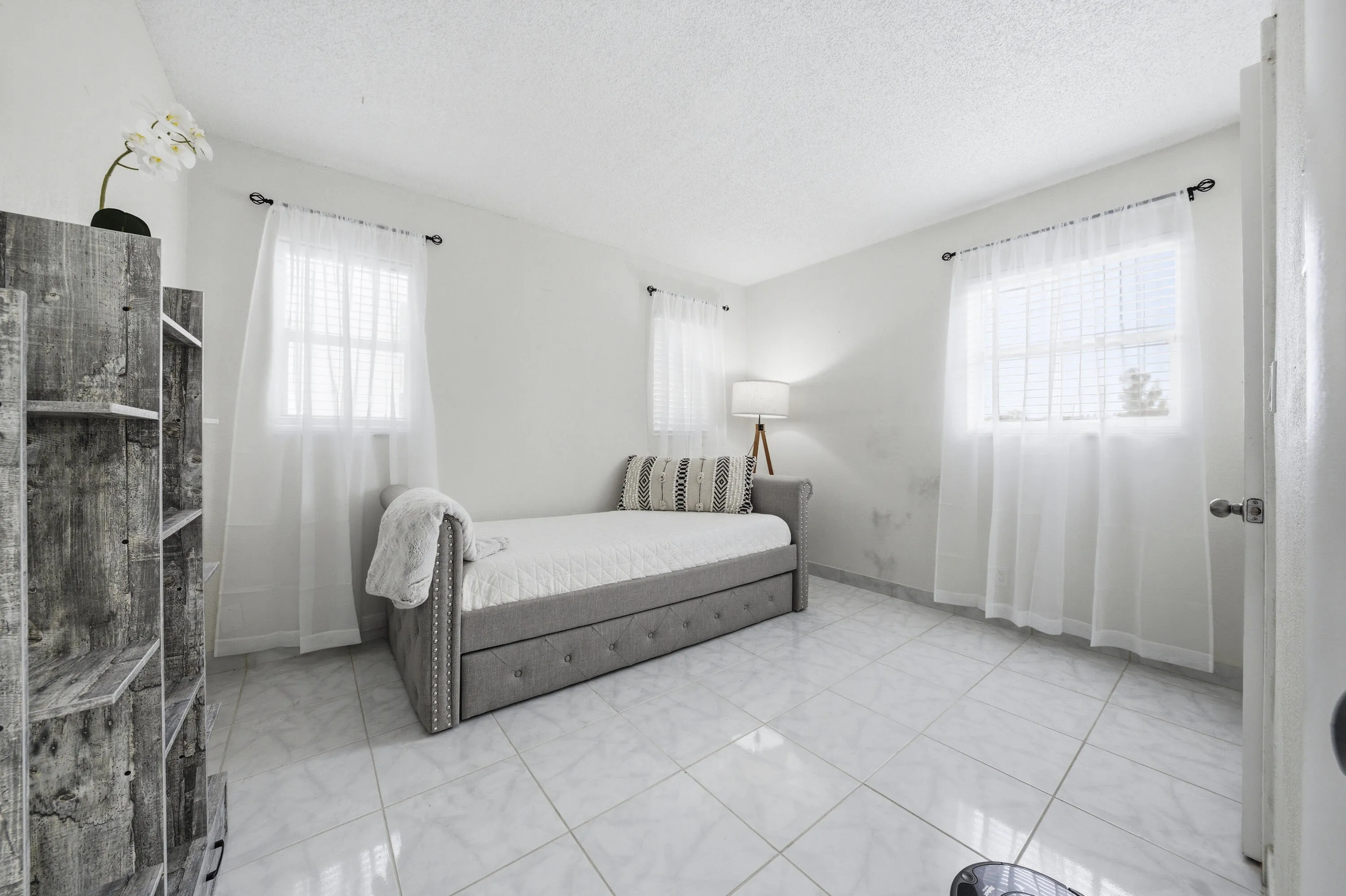 Lovely Guest Room