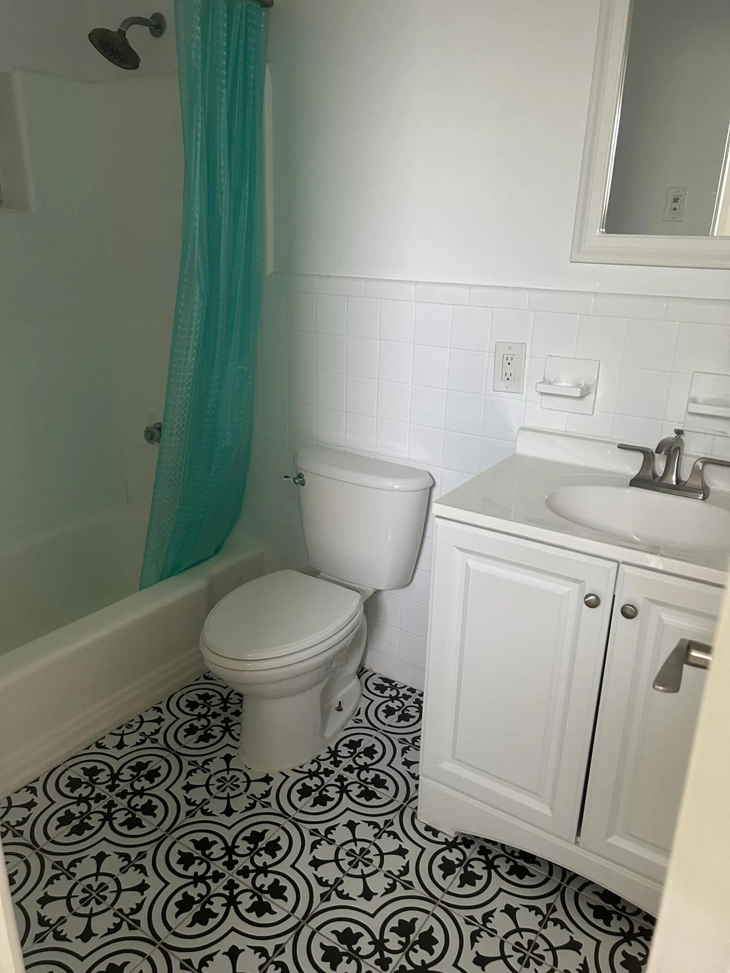 Tub/shower combo in 3rd bedroom.