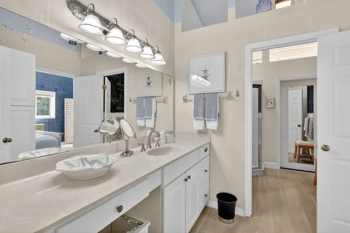 Shared Bath BR 2&3