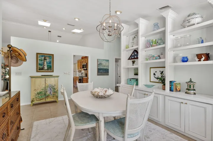 Dining to Kitchen