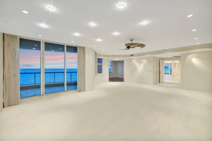 Grand Primary Bedroom Suite
