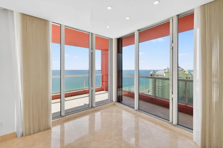 Floor-to-Ceiling Oceanfront Windows