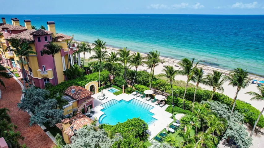 Resort-Style Oceanfron Pool Deck