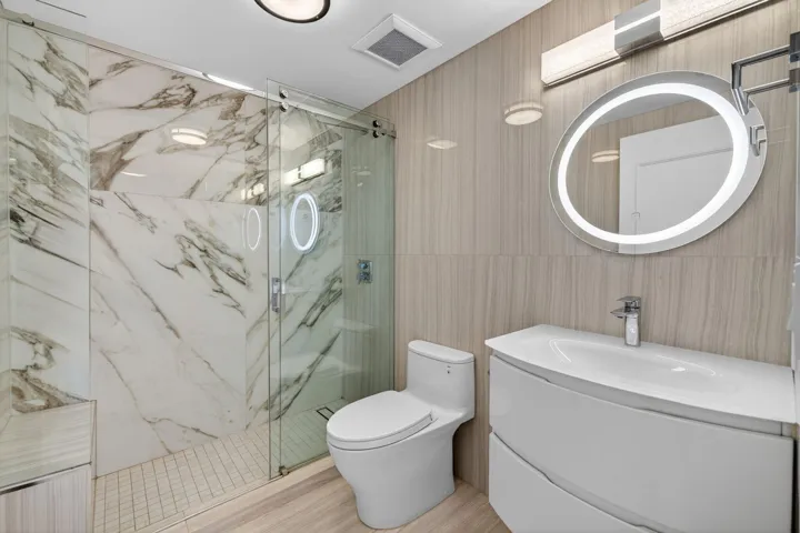 Contemporary Guest Bathroom