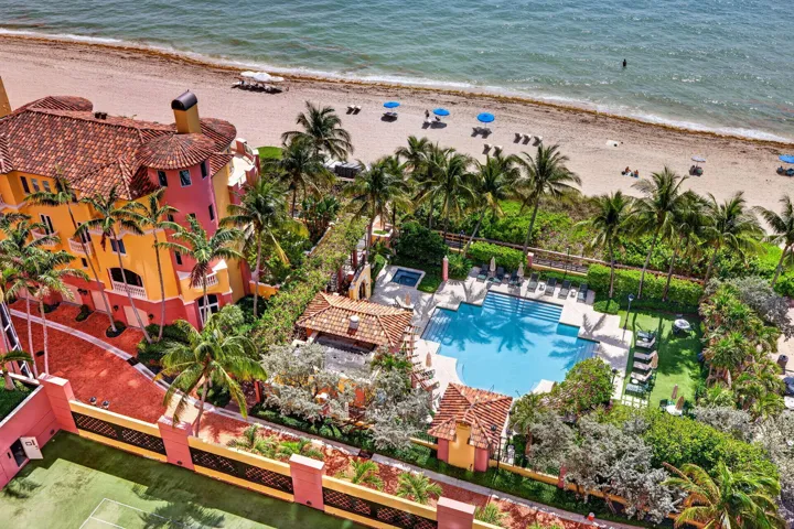 Resort-Style Oceanfront Pool Deck