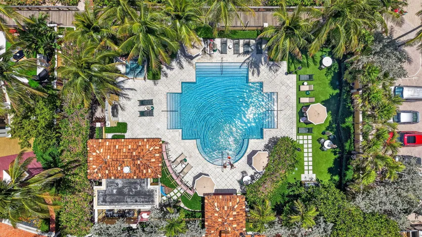 Resort-Style Oceanfront Pool