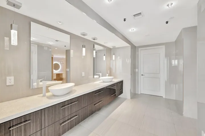 Spa-Inspired Double Vanity Bath