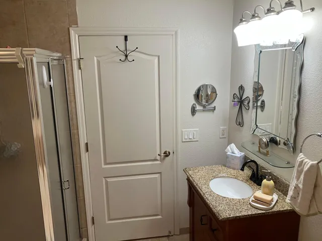 MASTER BATH1
