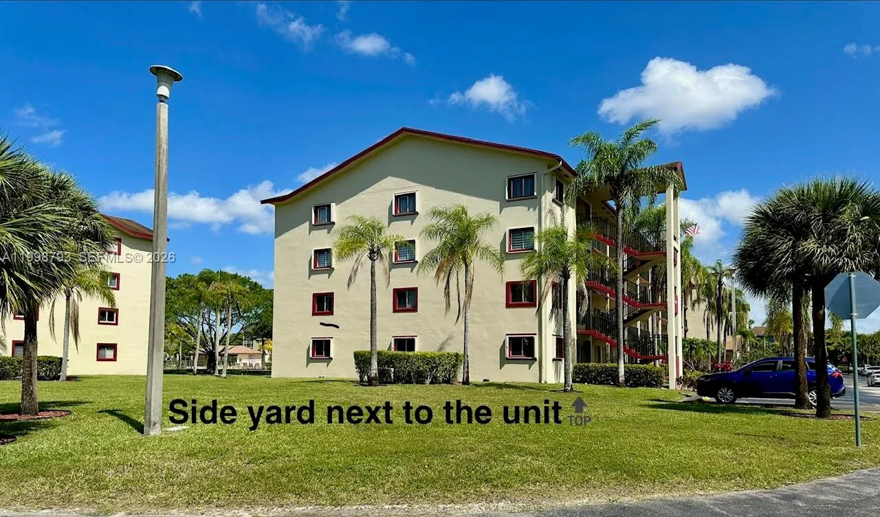 Side yard/No Neightbors. Open space next to unit