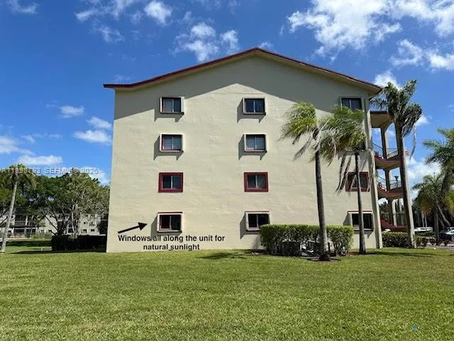 3 Windows with for sunlight in the unit.