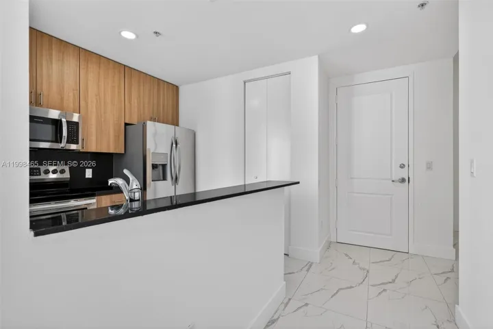 Stainless steel appliances & granite top