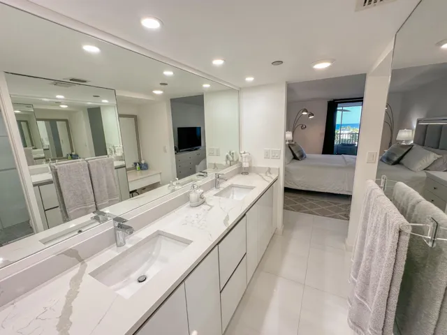 14. Apartment - Master Bathroom (3)