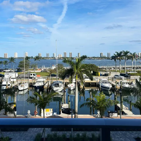 LAKE PARK MARINA