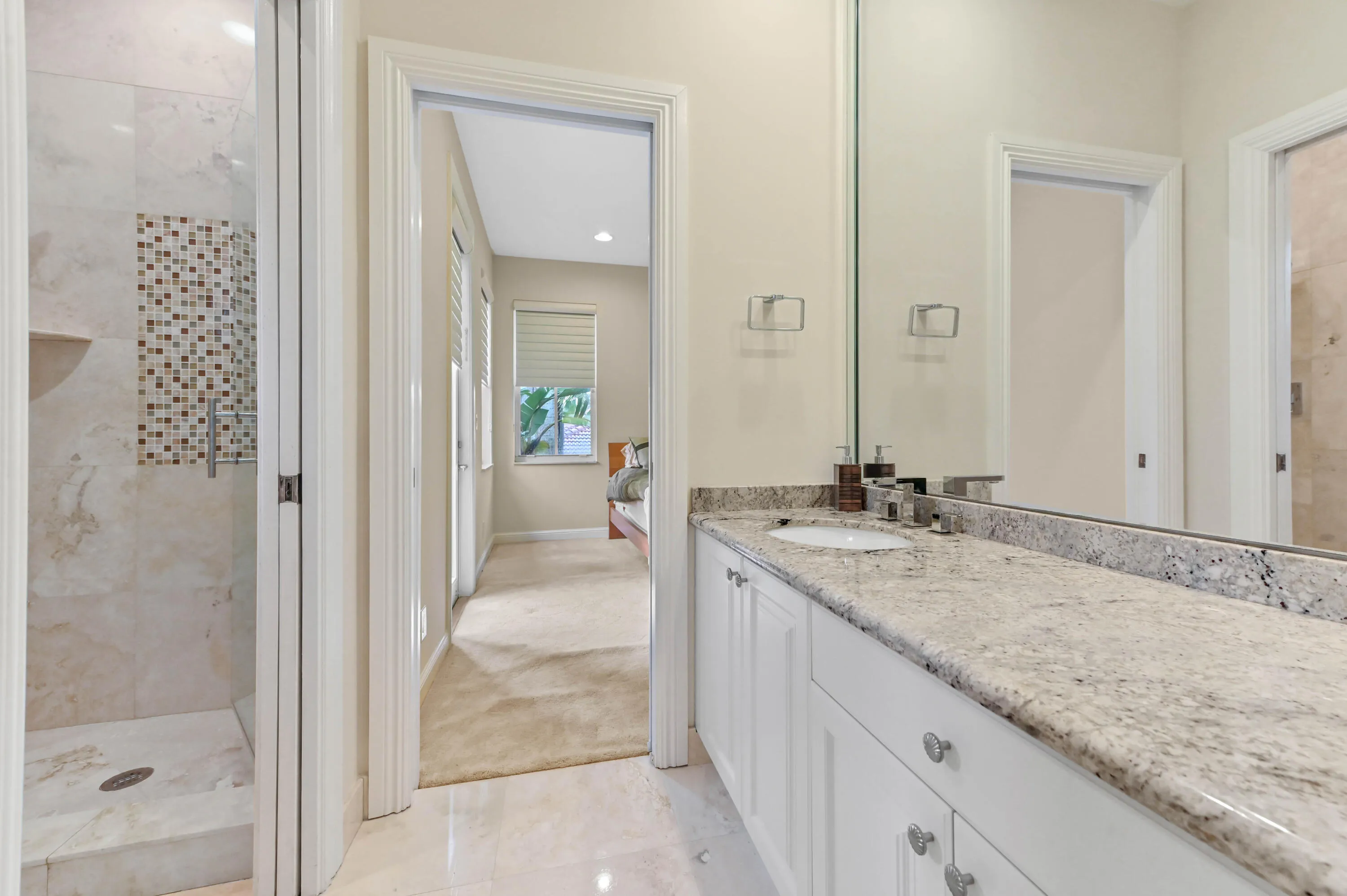 41 Bathroom 02