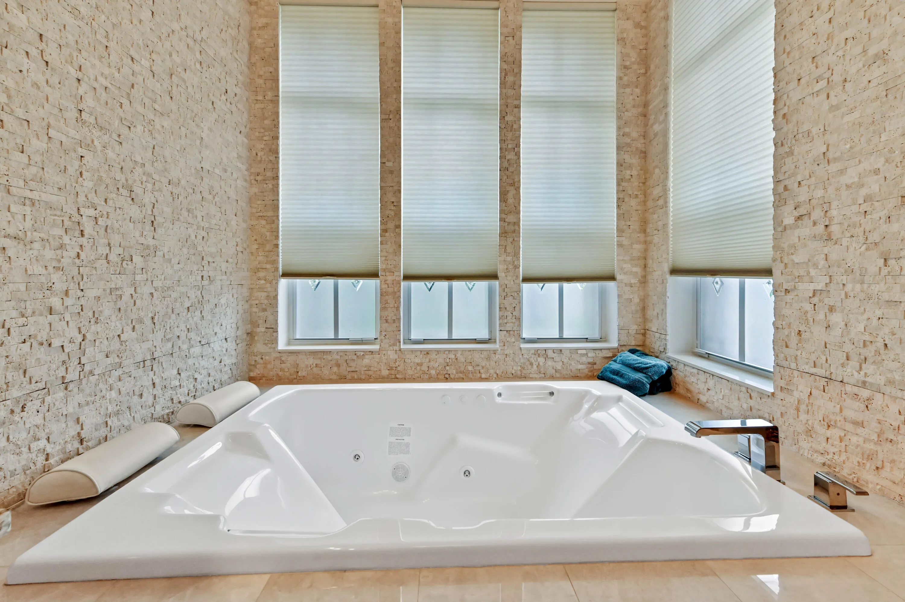 49 Bathroom 02