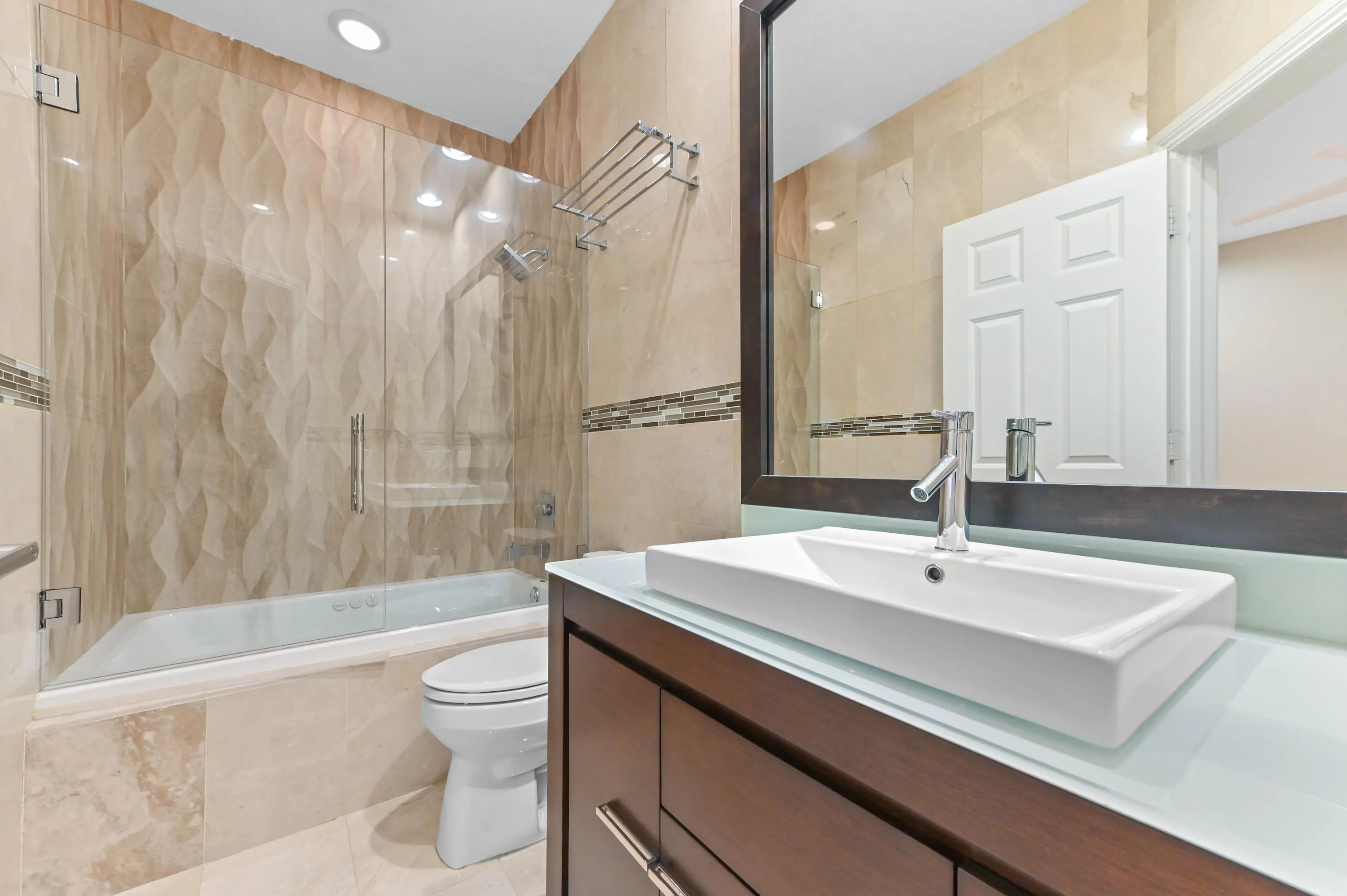 34 Bathroom 01