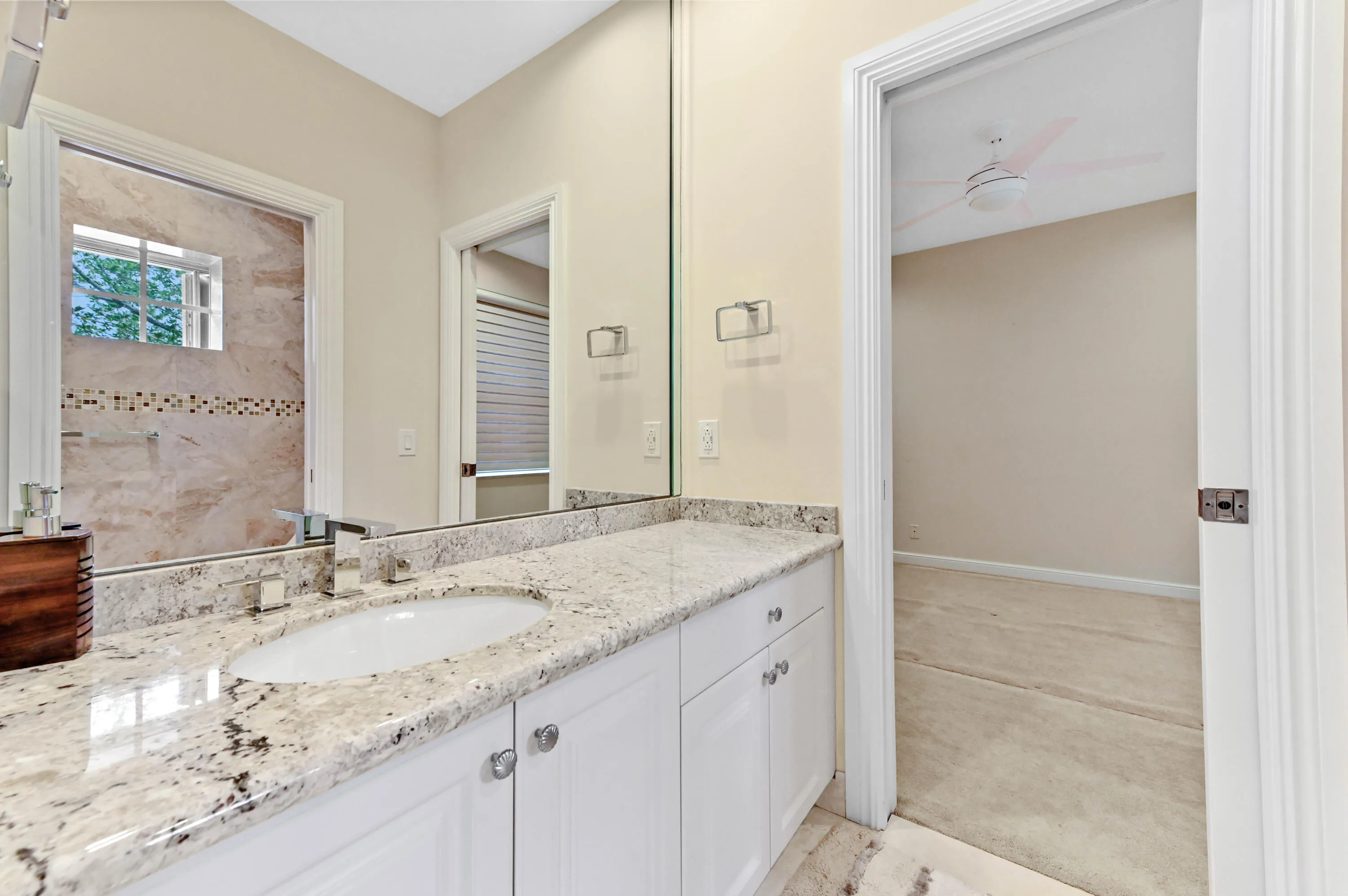 40 Bathroom 01
