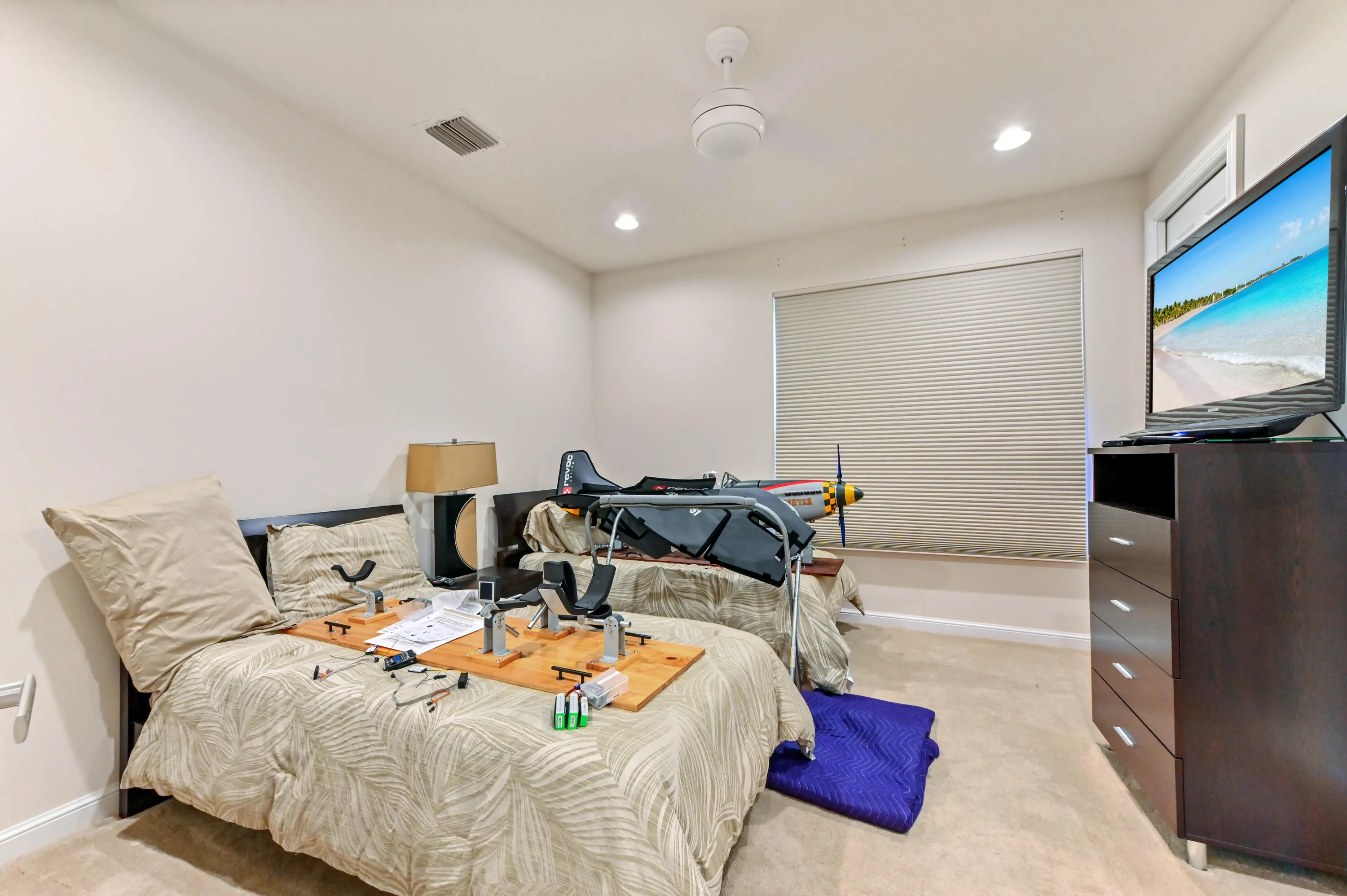 23 Bedroom 01