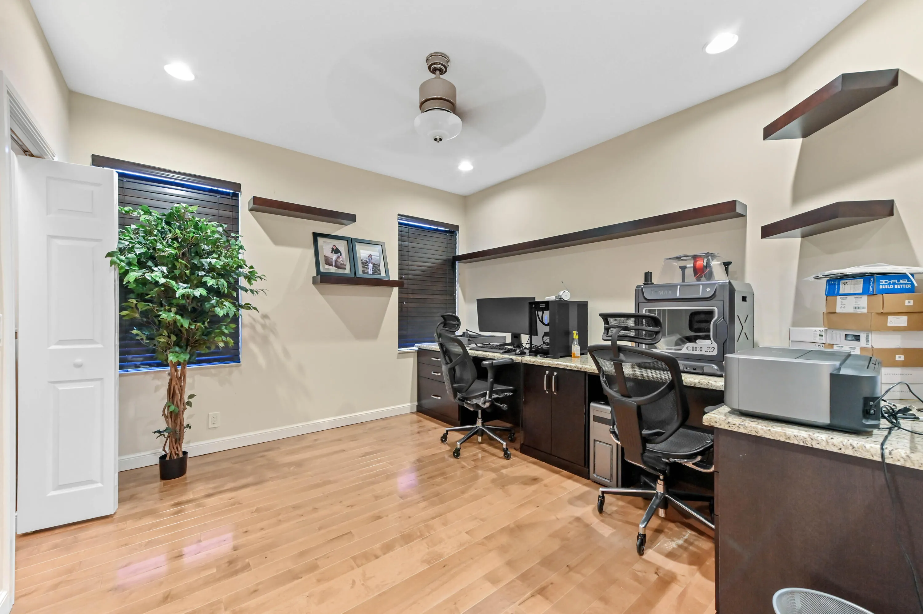 35 Office 01