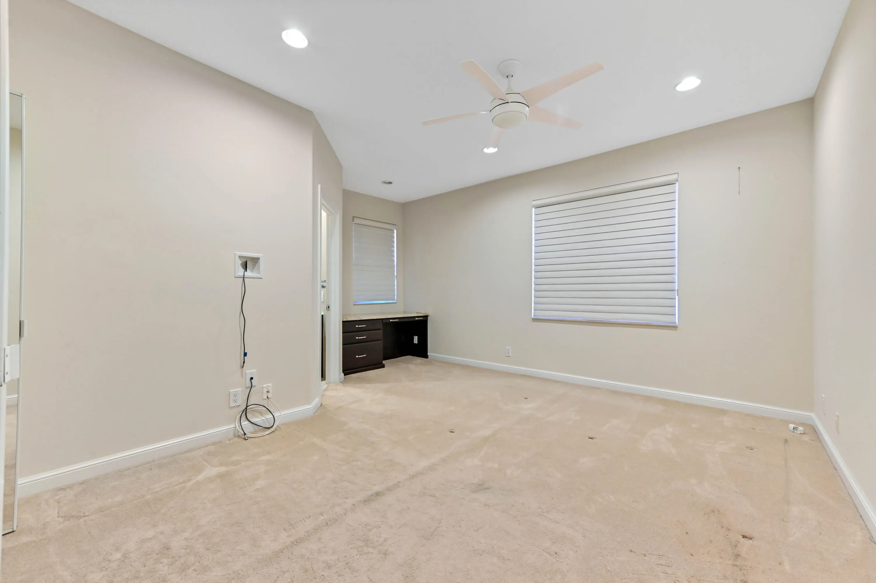 32 Bedroom 01