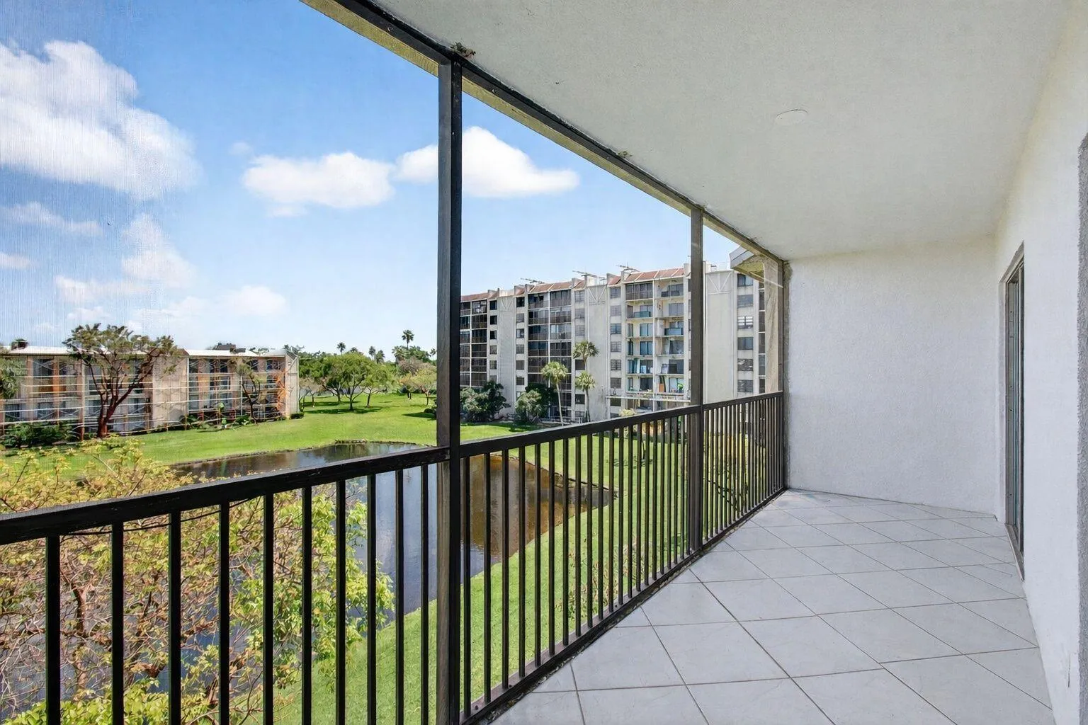 91-web-or-mls-balcony_clean
