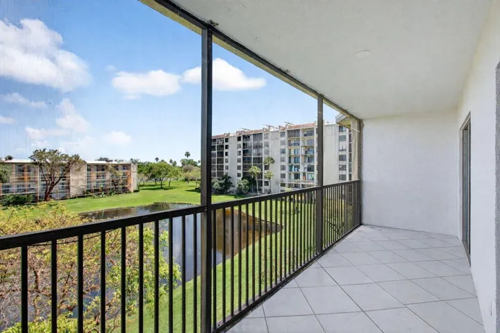91-web-or-mls-balcony_clean