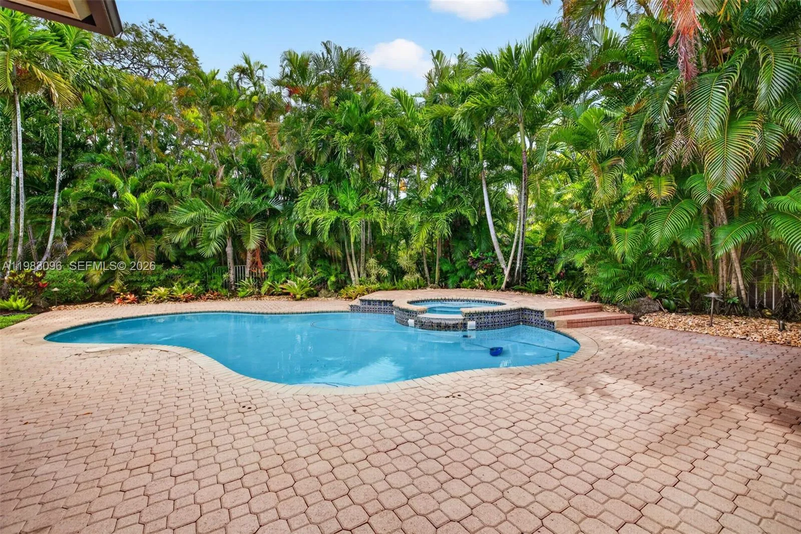 Oversized backyard -Heated Pool and spa and expanded pavers and overhangs for great parties Oversized backyard -Heated Pool and spa and expanded pavers and overhangs for great parties