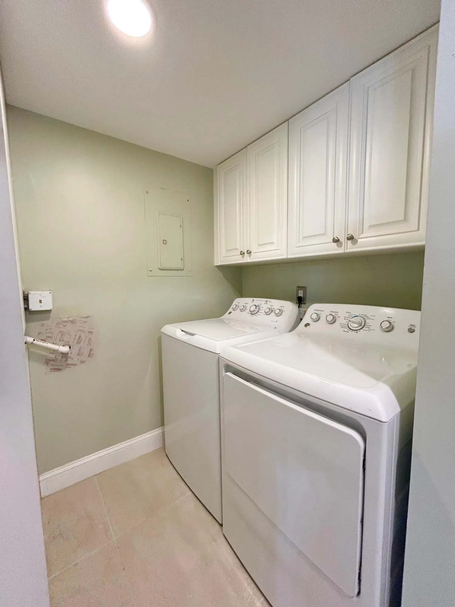 LAUNDRY/UTILITY ROOM