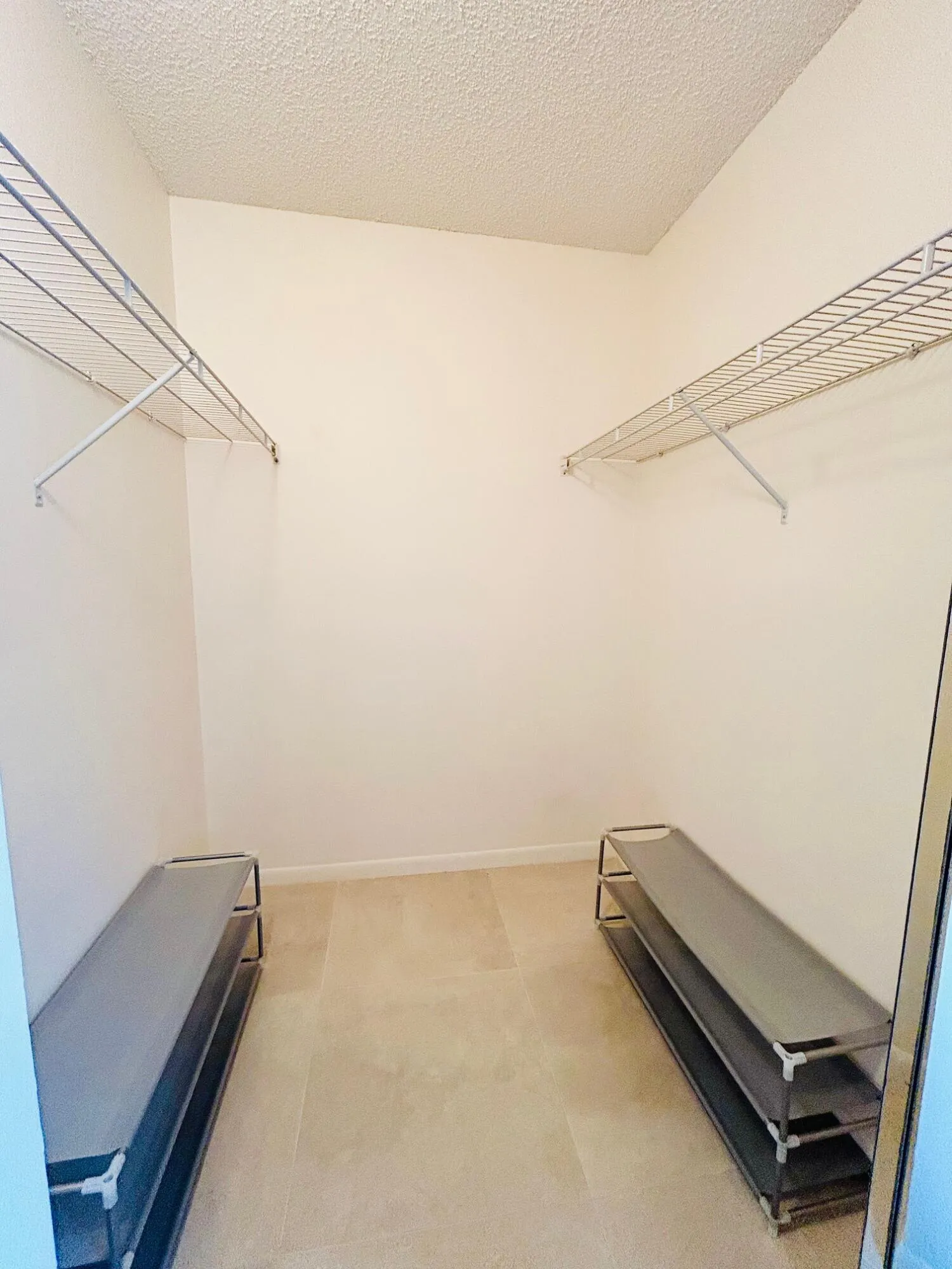 MASTER WALK IN CLOSET