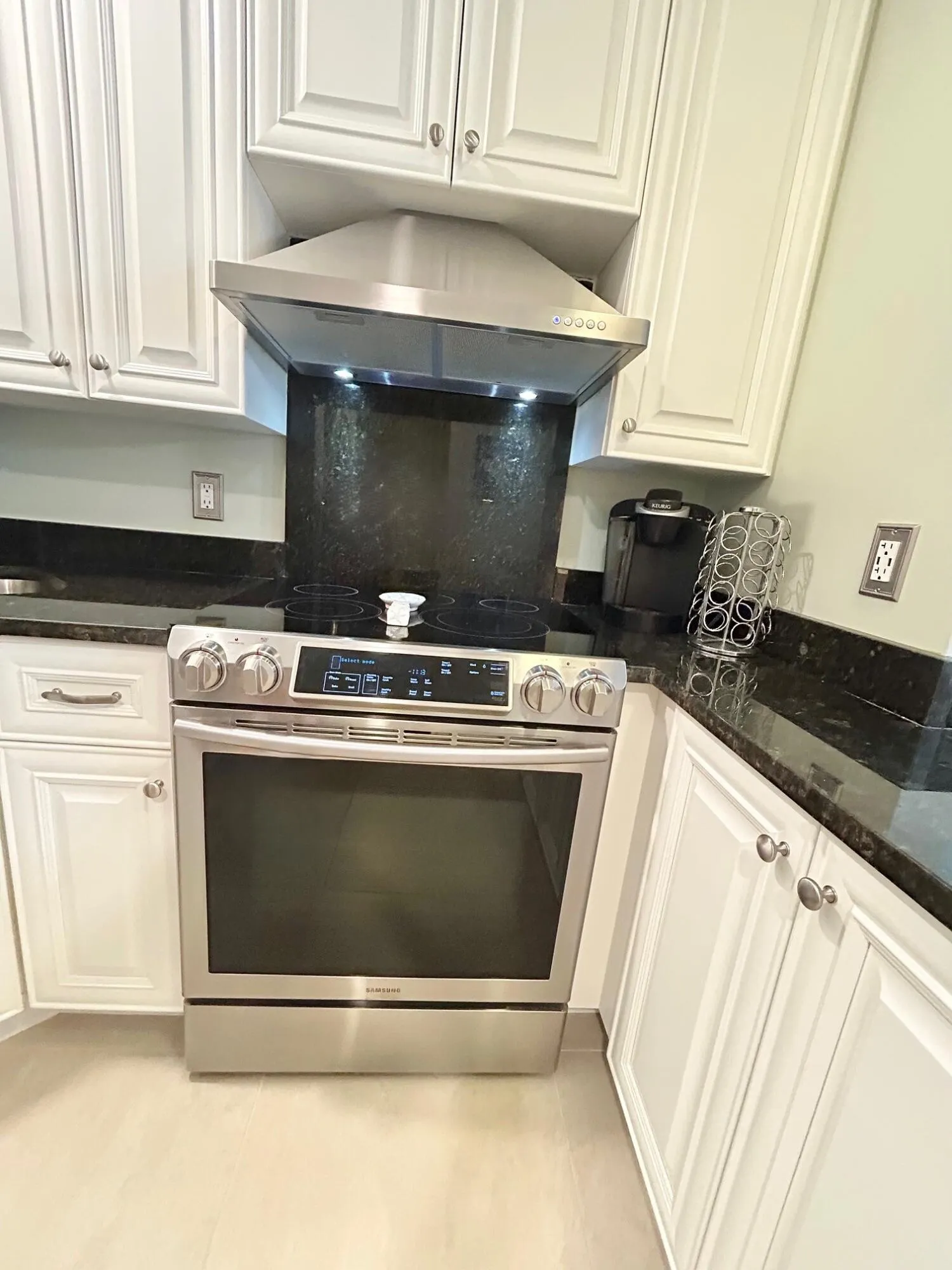 GLASS FLATTOP RANGE WITH FRONT CONTROL