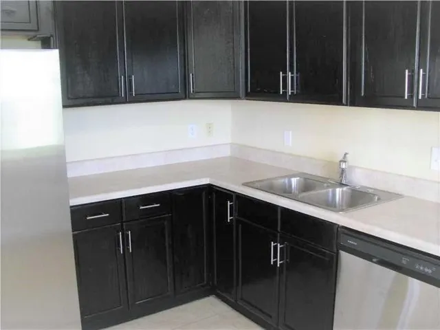 604 kitchen2