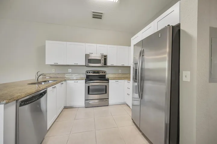 C8285816-7599-44FC-95BF-42F31C916E77