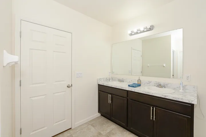 LR-0876