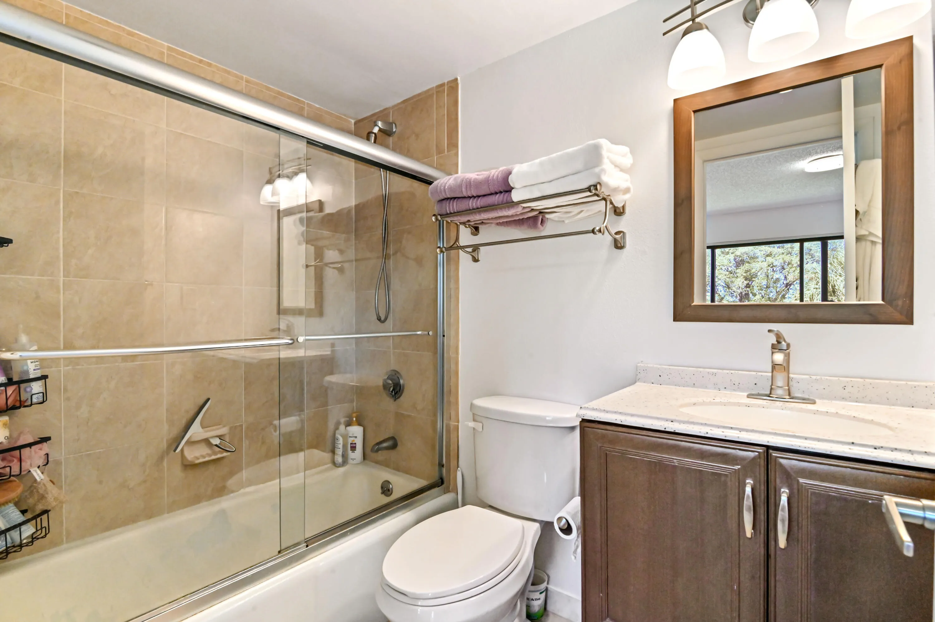 12 Bathroom 01