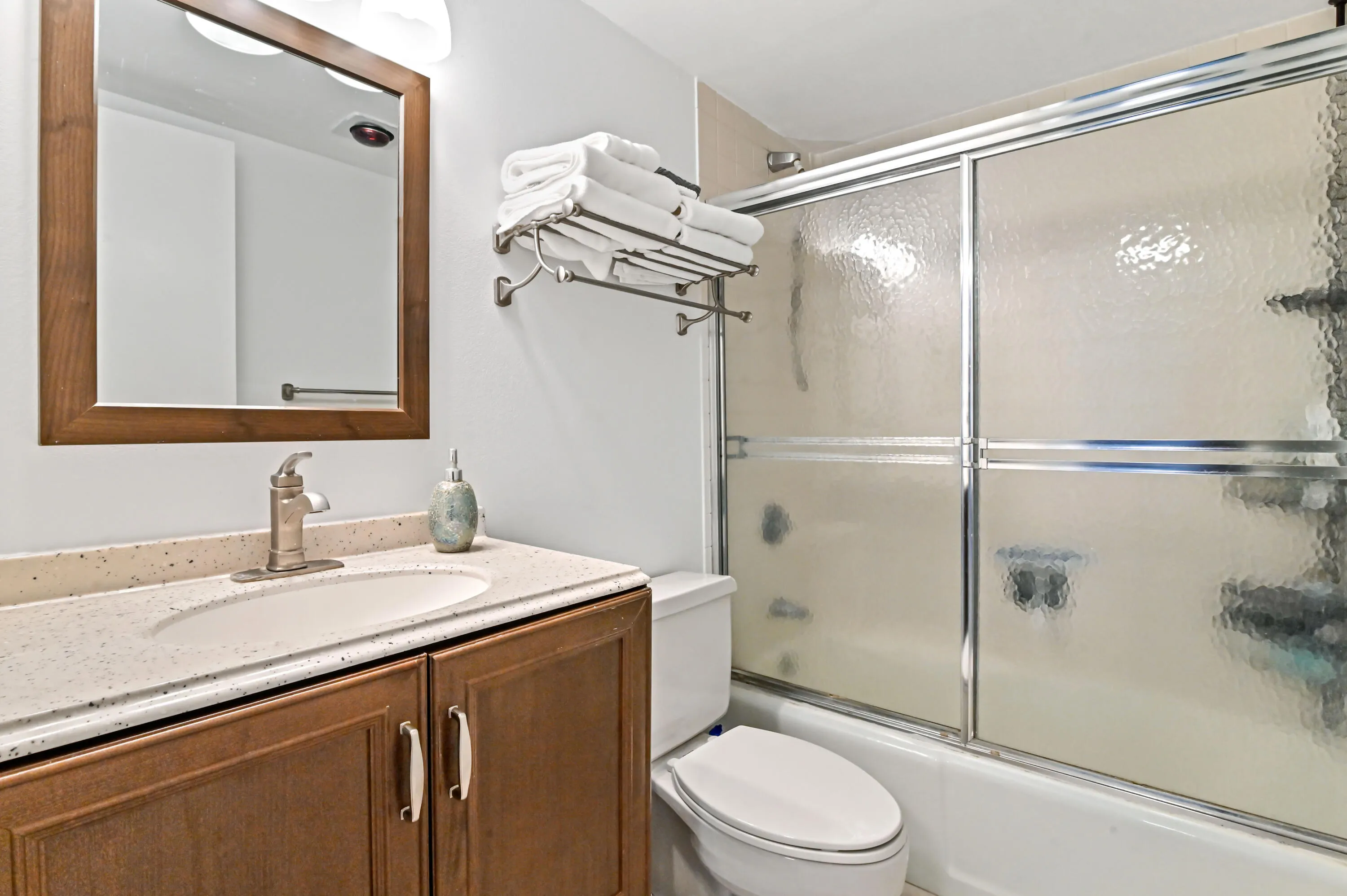 15 Bathroom 02