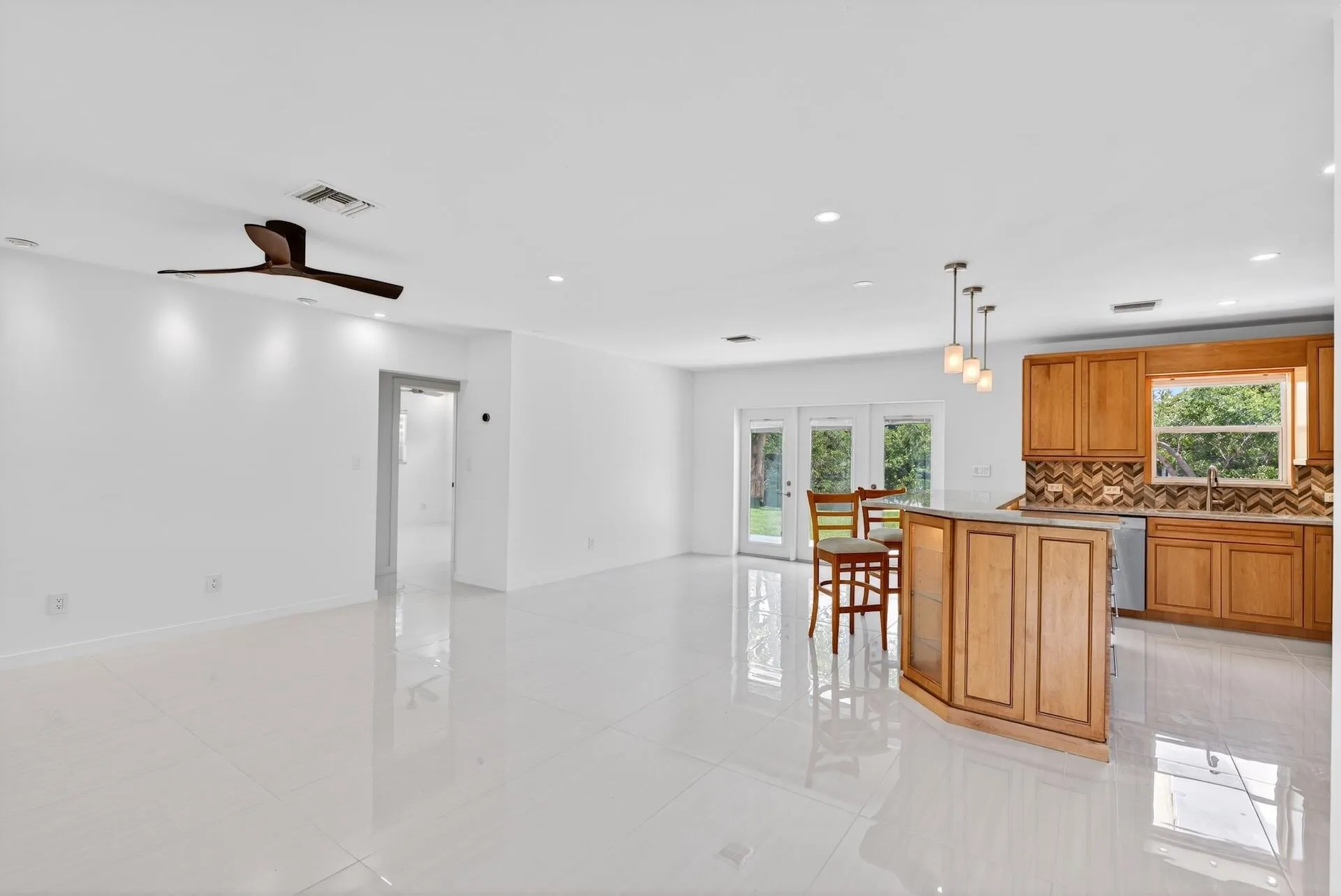 LIVING AREA-3