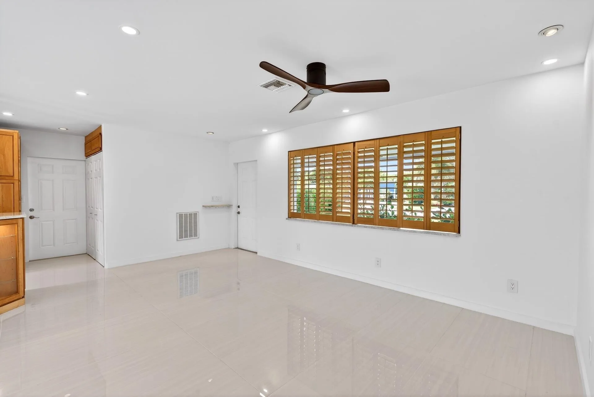 LIVING AREA-5
