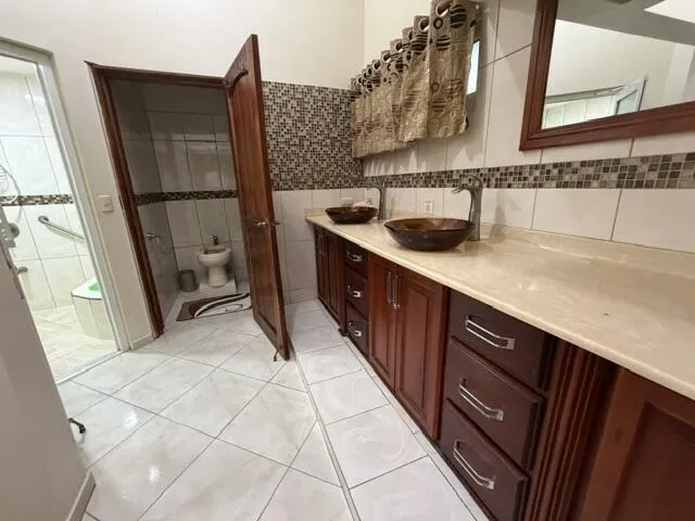 Primary bath